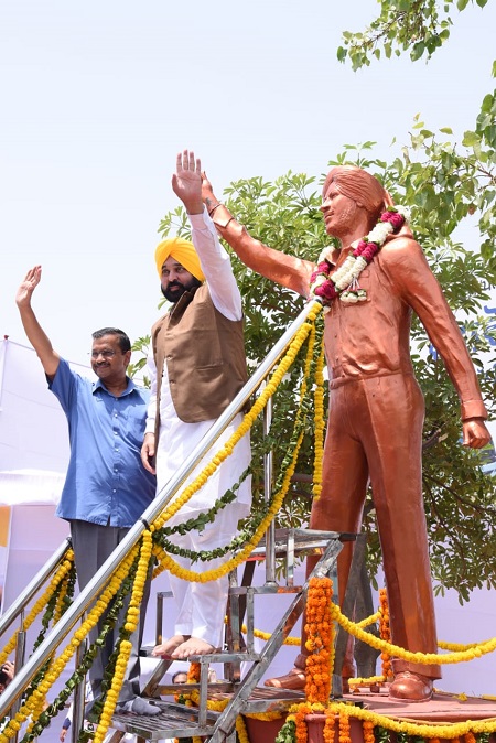 CM and Kejriwal flagged off Volvo buses from Punjab to Indira Gandhi International Airport, New Delhi