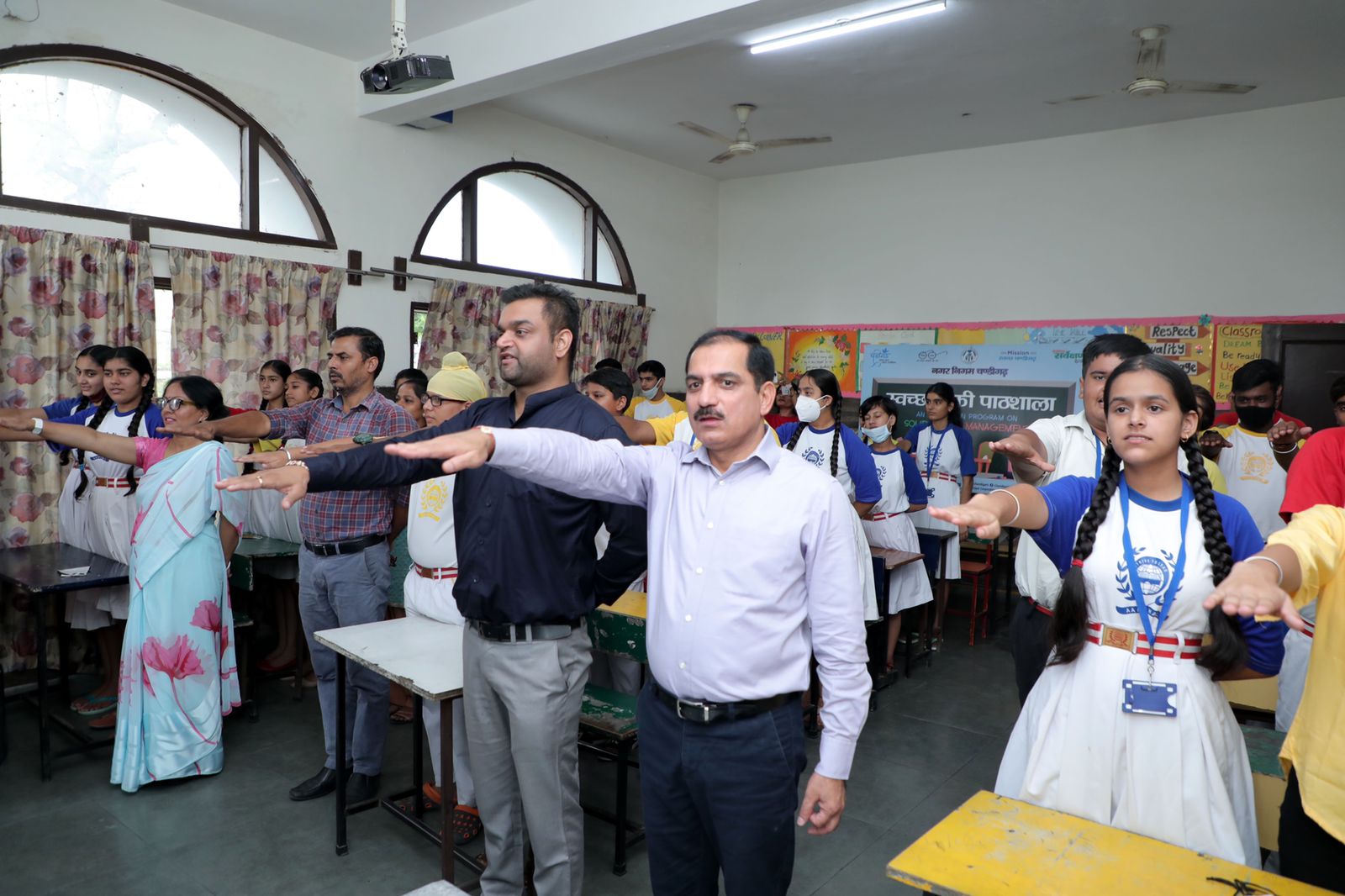 mcc carries out swachhata ki paathshala at 10 schools