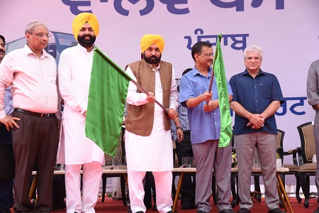 CM and Kejriwal flagged off Volvo buses from Punjab to Indira Gandhi International Airport, New Delhi