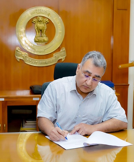 VIJAY KUMAR JANJUA TAKES OVER AS 41ST PUNJAB CHIEF SECRETARY