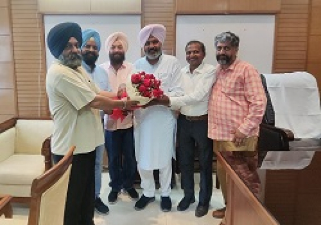 Digital Media Association members greet FM and Speaker of Vidhan Sabha