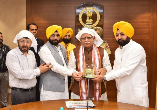 Union Minister of Power and Housing & Urban Affairs Shri Manohar Lal