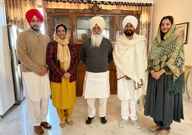 DERA BEAS CHIEF BABA GURINDER SINGH DHILLON CALLS ON CM CHANNI