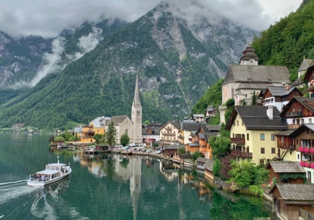 the-citizens-of-the-photogenic-austrian-town-hallstatt-say-they-are-outnumbered-1800-to-1