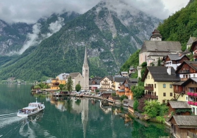 the-citizens-of-the-photogenic-austrian-town-hallstatt-say-they-are-outnumbered-1800-to-1